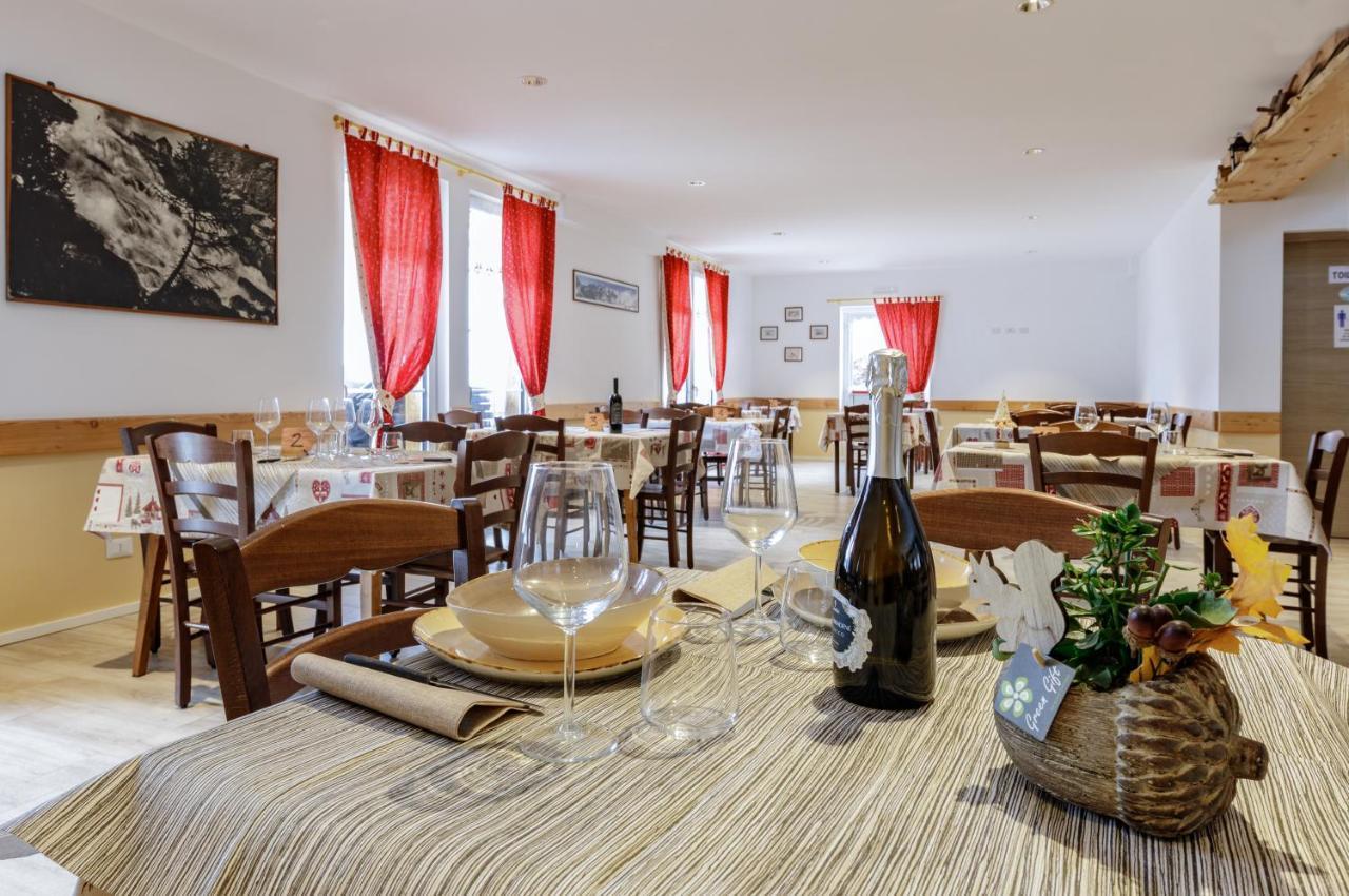 Albergo Ristorante Le Alpi La Frua Exterior foto